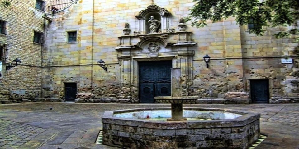 Barcelona: Private Gothic Quarter Tour With Flamenco Show - Gothic Quarter Exploration