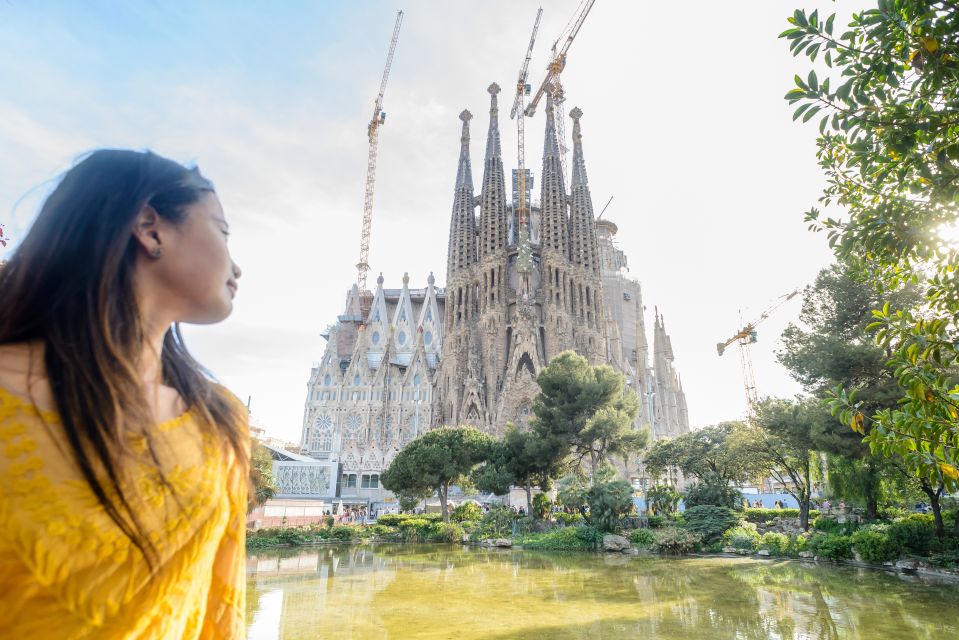 Barcelona: Sagrada Familia Tour & Optional Tower Visit - Tour Highlights and Experience