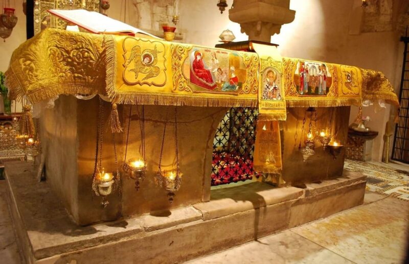 Bari: City Highlights Private Tour With a Guide - Itinerary Details