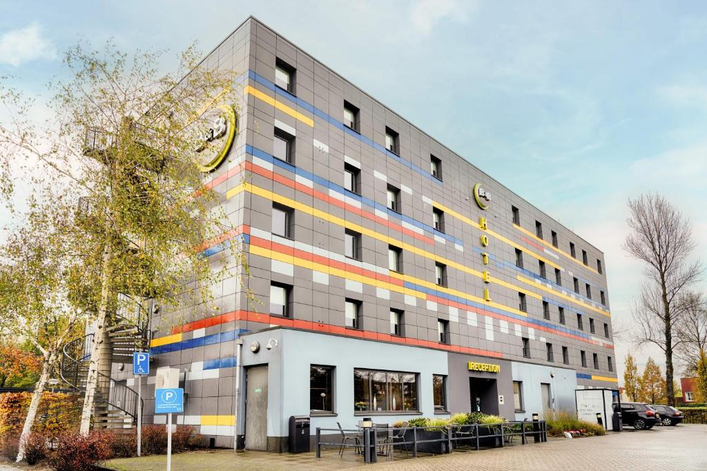 B&B Hotel Amsterdam-Zaandam - Location and Accessibility