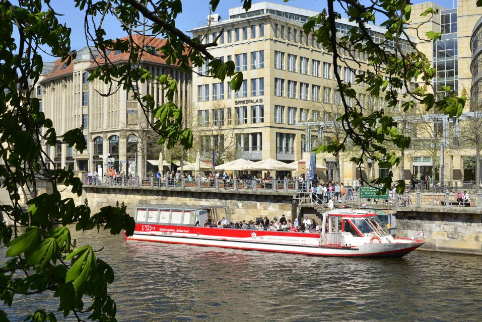 Berlin: Boat Tour Through the Old and New Berlin - Itinerary and Key Highlights