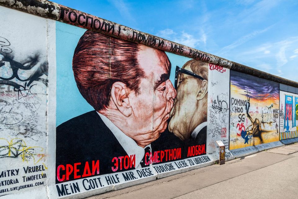 Berlin: East Side Gallery and Cold War Segway Tour - Activity Highlights