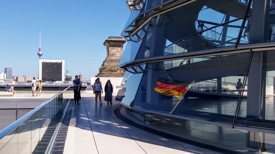 Berlin: Government District Tour and Reichstag Dome Visit - Experience Highlights