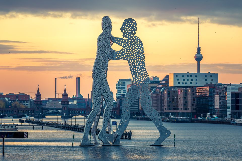 Berlin: Instagram-Worthy Spots Tour With Photographer - Photography Experience