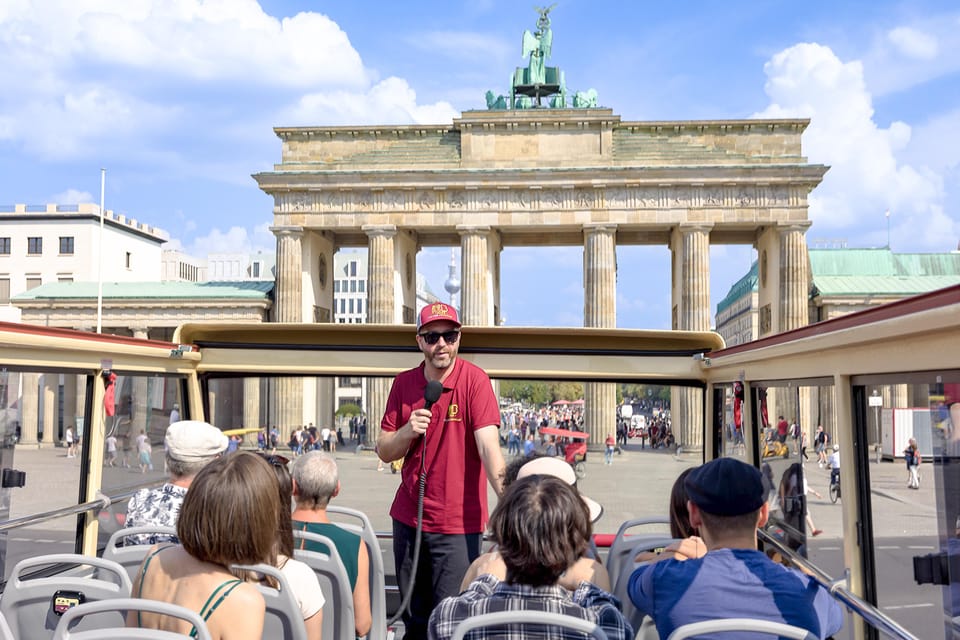 Berlin: Panorama Sightseeing Tour Live in English and German - Tour Experience