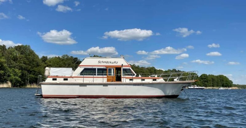 Berlin: Yacht Tour on the Lakes or City - Picturesque Lakes and Sights