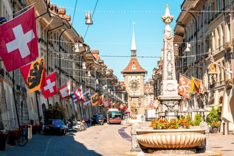 Bern: First Discovery Walk and Reading Walking Tour - Itinerary and Key Locations