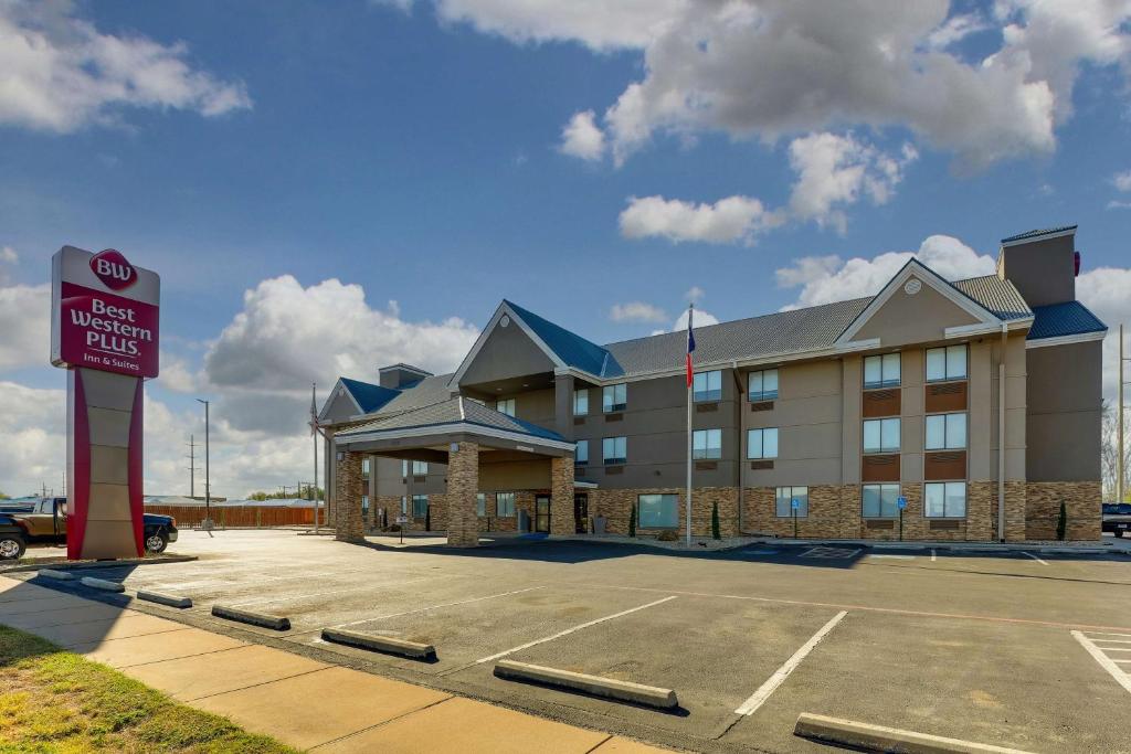Best Western Plus Riata Hotel - Guest Reviews and Ratings