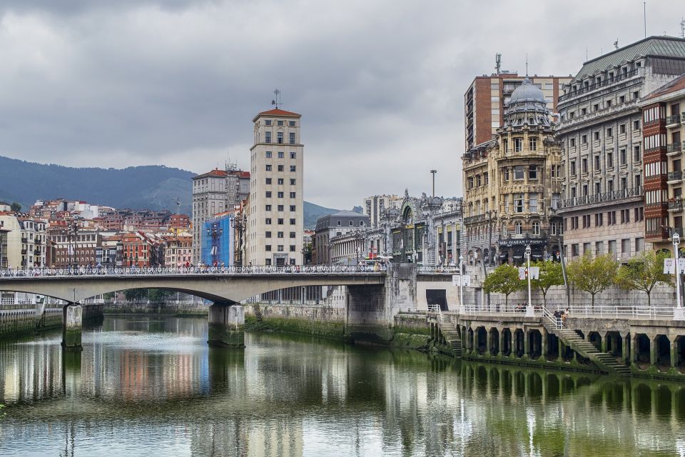 Bilbao - Private Historic Walking Tour - Key Attractions