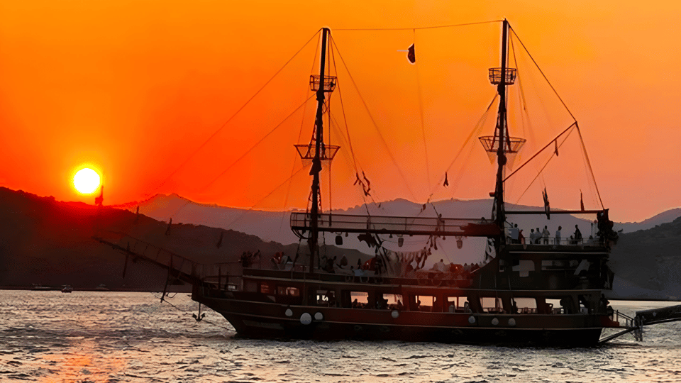 Bodrum: Pirate Boat Trip With Lunch - Boat Details and Amenities