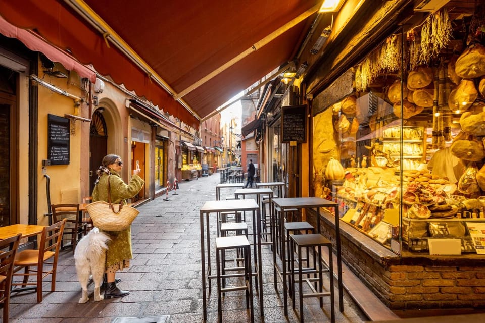 Bologna: Express Walk With a Local in 60 Minutes - Booking and Payment Details