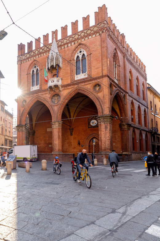 Bologna: Self-Guided Tour of the Center by E-Bike - Experience Highlights