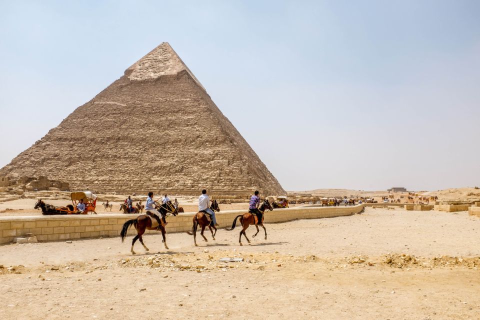 Cairo/Giza: Pyramids, Memphis, and Sakkara Day Tour - Itinerary Highlights