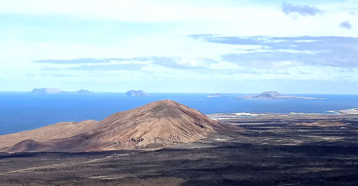 Caldera Blanca: Hiking Through the Wild Beauty of Lanzarote - Exploring the Volcanic Landscape