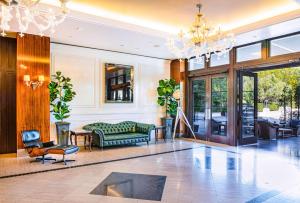 Cameo Beverly Hills - Accommodations and Amenities