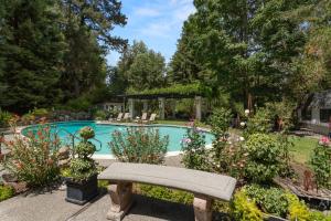 Candlelight Inn Napa Valley - Guest Experience and Amenities