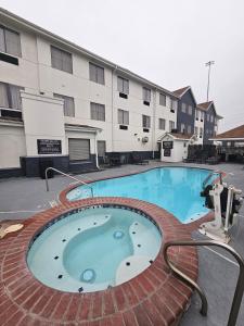 Candlewood Suites Stafford - Accommodations and Amenities