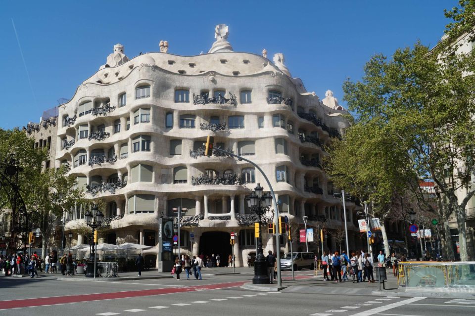 Casa Batllo Fast-Track Tickets, Barcelona Architecture Tour - Tour Highlights and Experience