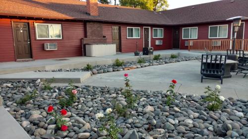 Cattlemen Motel - Amenities and Services Offered
