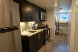 Centrally Located DC Apt Bloomingdale - Amenities and Features