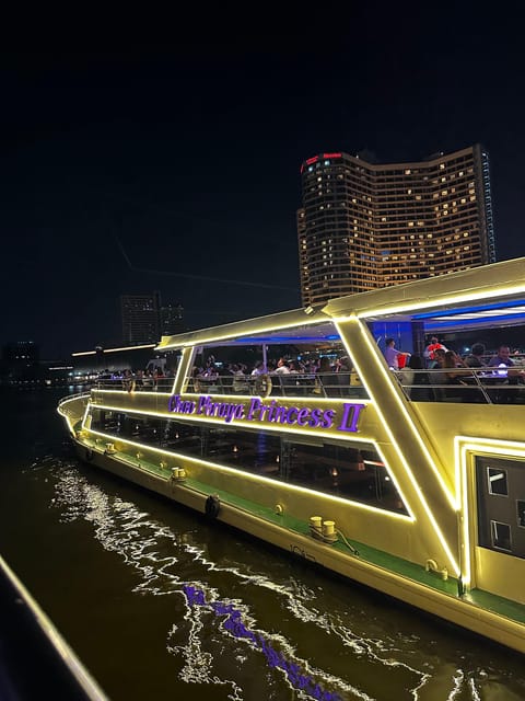 Chao Phraya River Dinner Cruise - Dining Experience