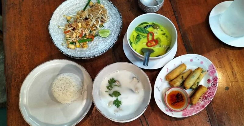 Chiang Mai : Small Group Thai Cooking Class With Market Tour - Pricing and Booking