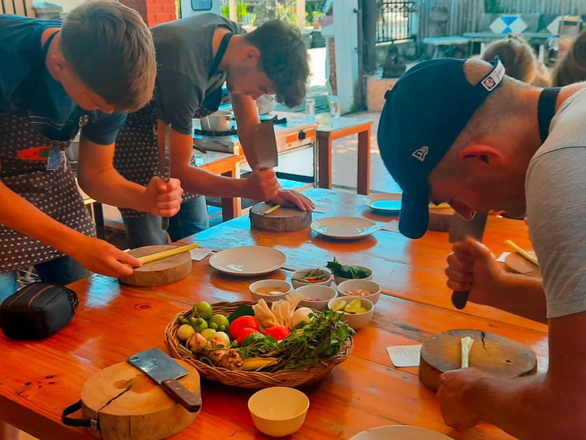 Chiang Mai: Tradition Thai Cooking Class With Market Tour - Experience Highlights