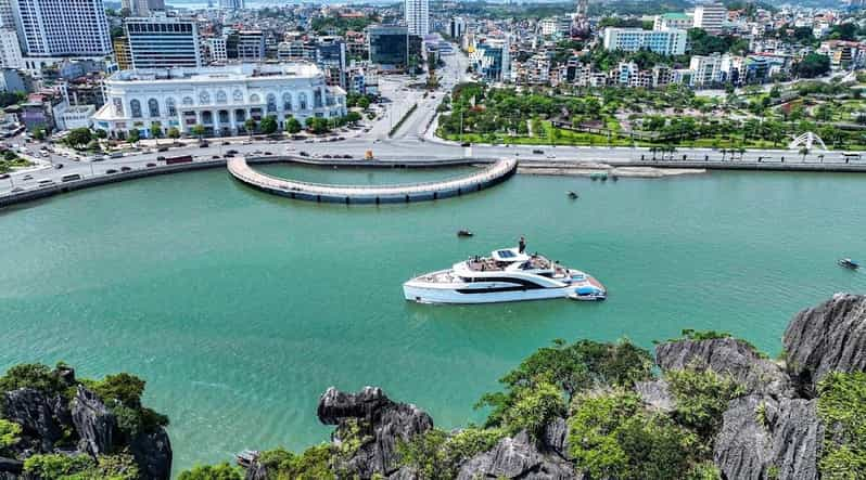 City Voyage of Ha Long Bay With Luxury Yacht Experience - Itinerary Highlights