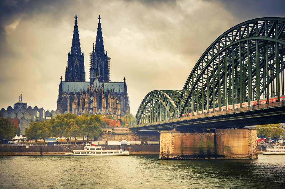 Cologne: Highlights App Guided Tour With Puzzles - Experience Highlights