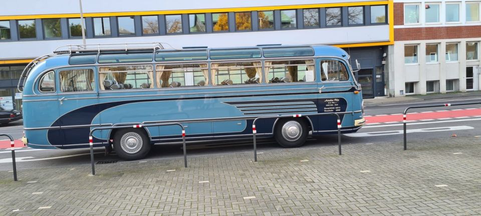 Cologne: Nostalgic Tour in German in Vintage Bus - Itinerary and Highlights