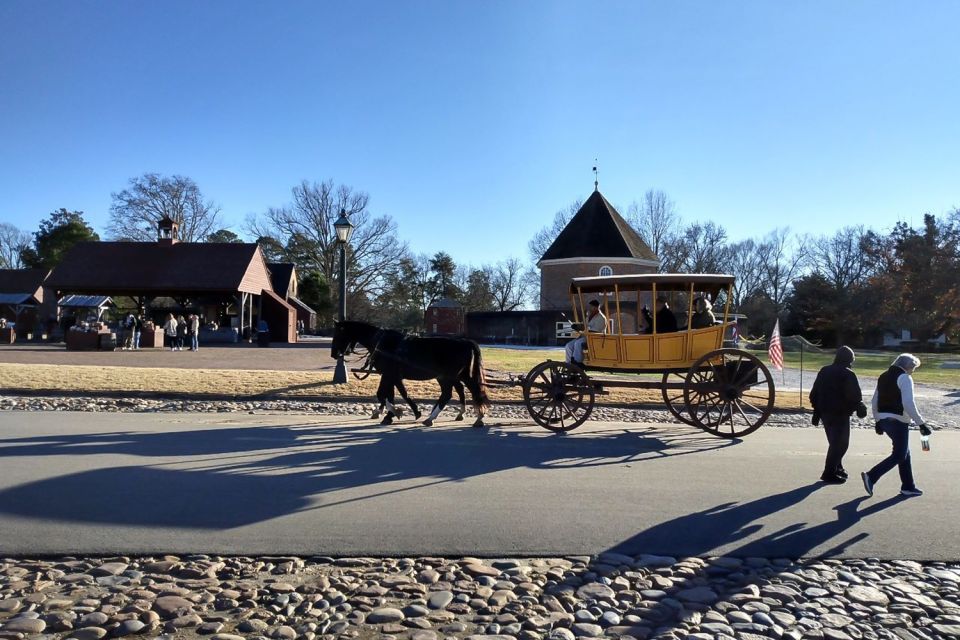 Colonial Williamsburg: Christmas Walking Tour - Tour Highlights