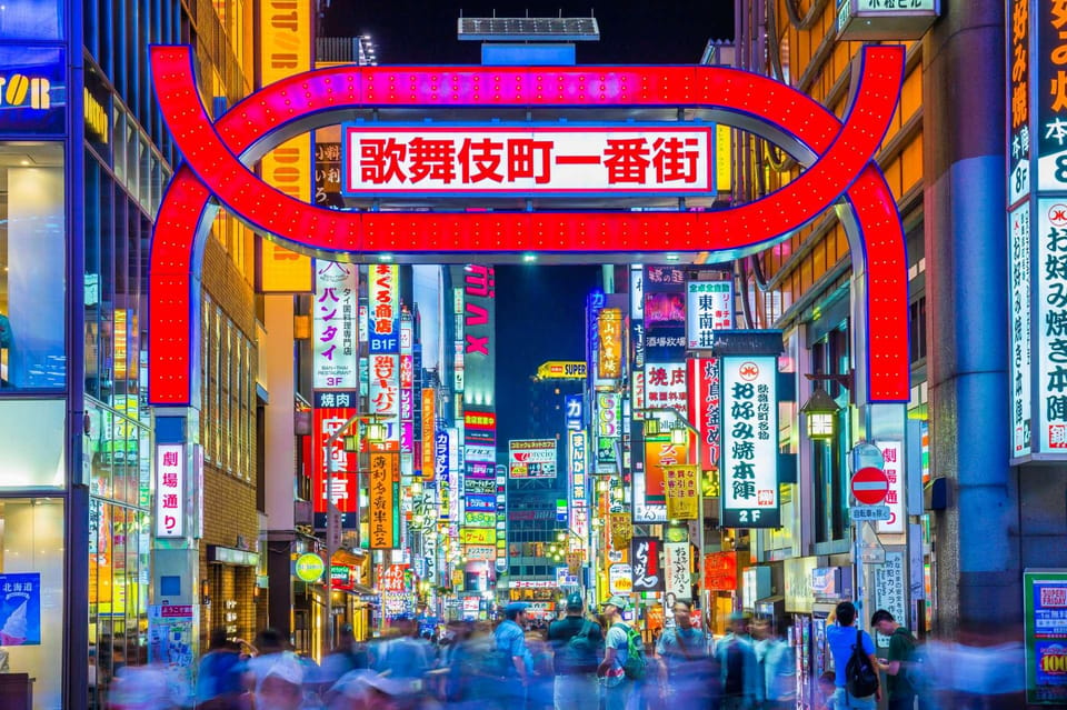 Dark Side of Tokyo - Exploring Kabukichos Nightlife