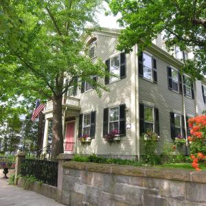 Delano Homestead Bed and Breakfast - Amenities and Services