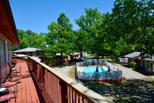 Driftwood Resort Bull Shoals - Accommodations and Amenities