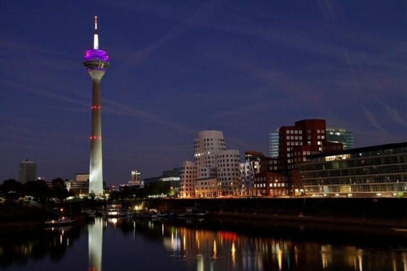 Dusseldorf : Highlights Walking Tour With a Guide - Itinerary Highlights