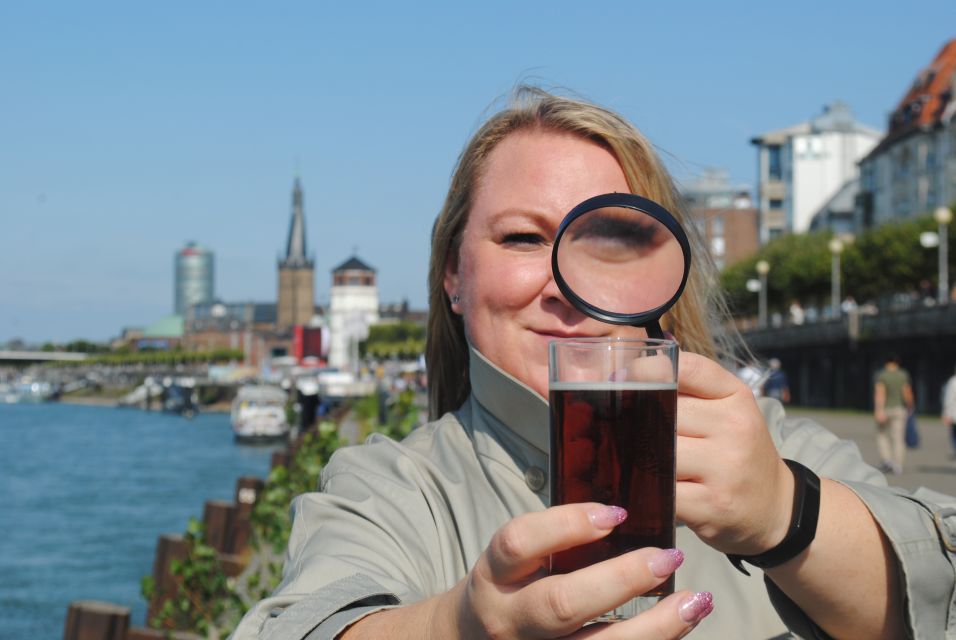 Düsseldorf: Old Town Interactive Crime Tour With Actor - Activity and Duration