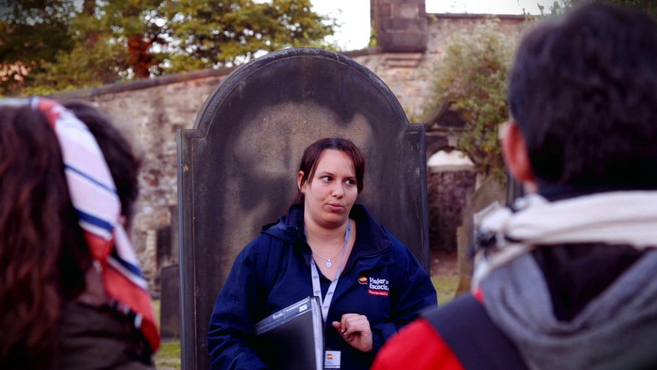 Edinburgh: 2-Hour Ghost Tour in Spanish - Experience Highlights