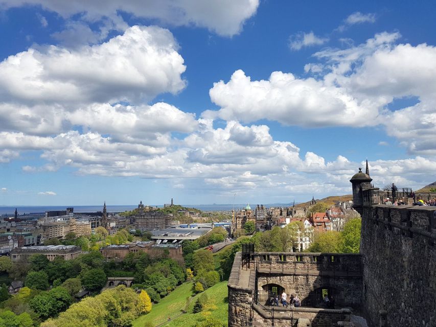 Edinburgh Castle: Guided Tour With Live Guide - Meeting Point and Access