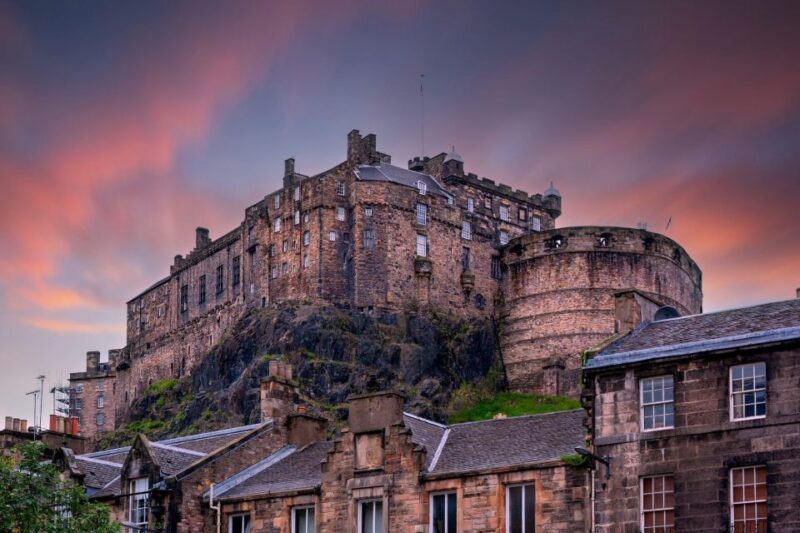 Edinburgh: Express Walk With a Local in 60 Minutes - Group Size and Personalization