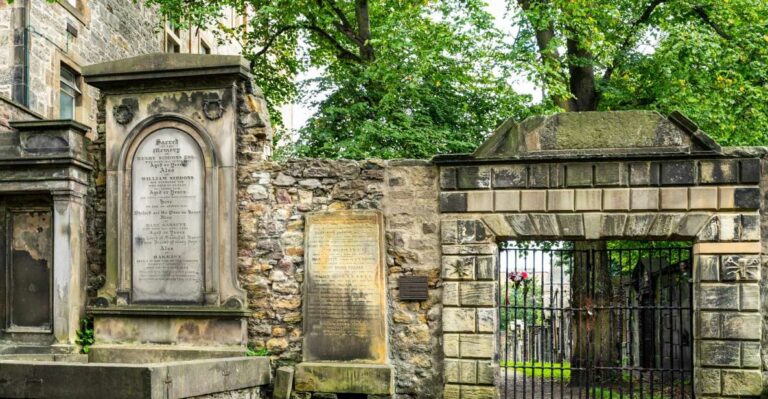 Edinburgh: Haunted Underground Vaults and Graveyard Tour