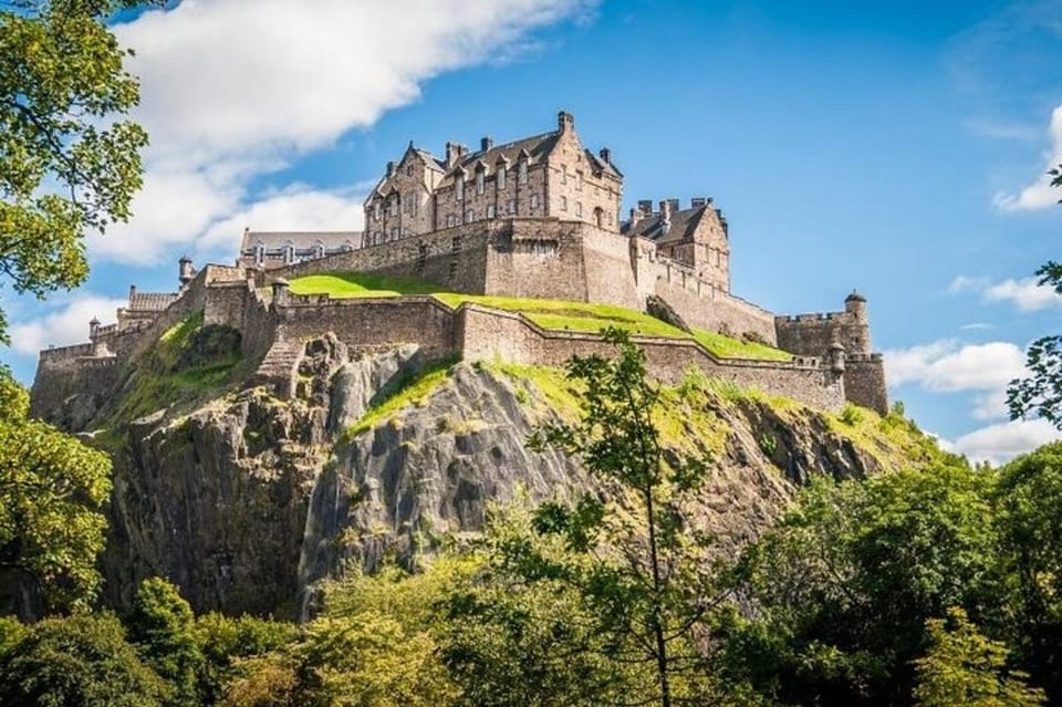 Edinburgh: Must-See Attractions Guided Walking Tour - Itinerary Highlights