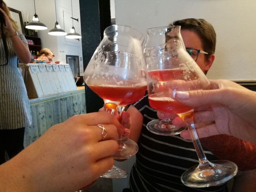 Edinburgh: Old Town Walking Tour and Beer Tasting - Itinerary Highlights