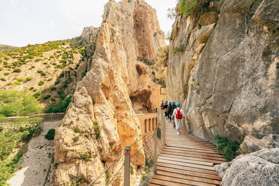 El Chorro: Caminito Del Rey Guided Tour With Shuttle Bus - Experience and Itinerary