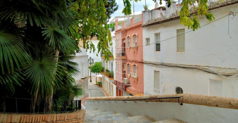 Explore Marbella Old Town: Authentic Tapas Food Tour - Itinerary Highlights