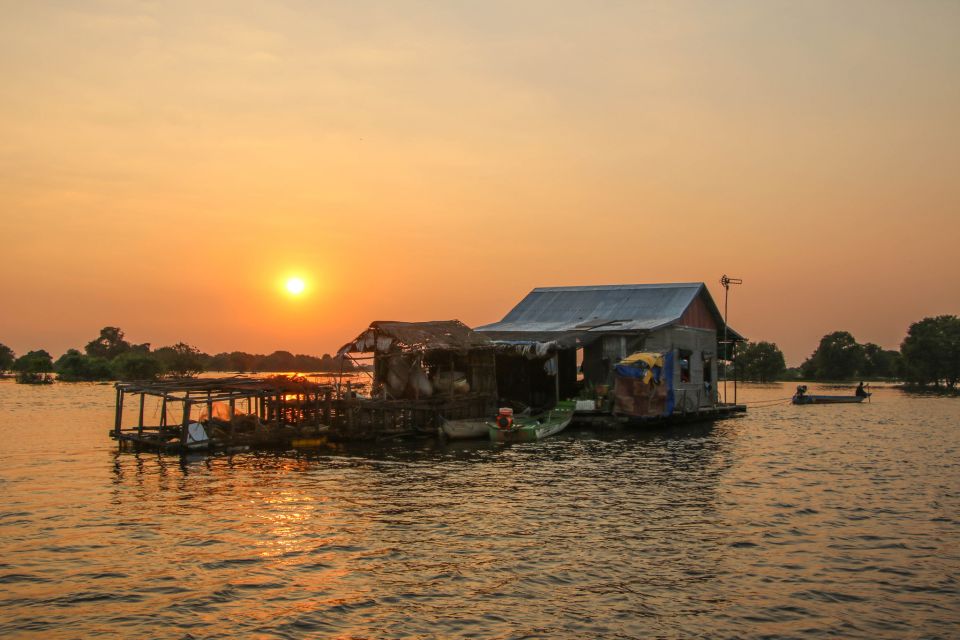 Floating Village and Tonlé Sap Sunset Tour - Experience Highlights