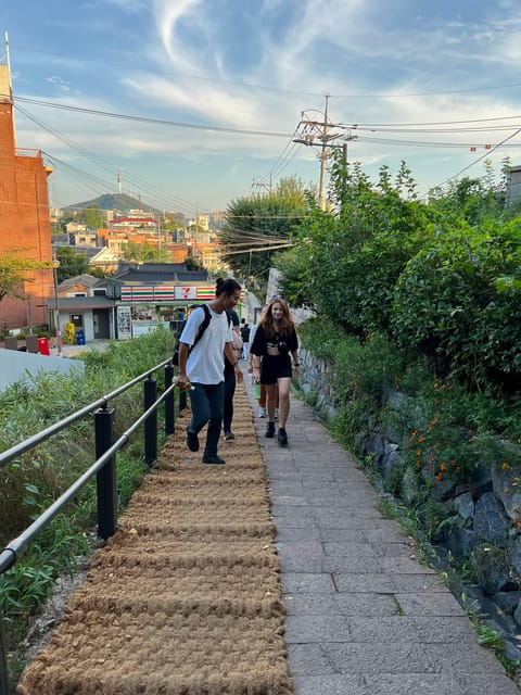 Fortress Night Hike & Snack at a Local Market - Itinerary