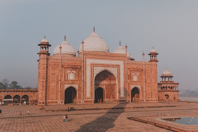 From Agra: Taj Mahal Sunrise & Agra Fort Tour - Discovering Agra Fort