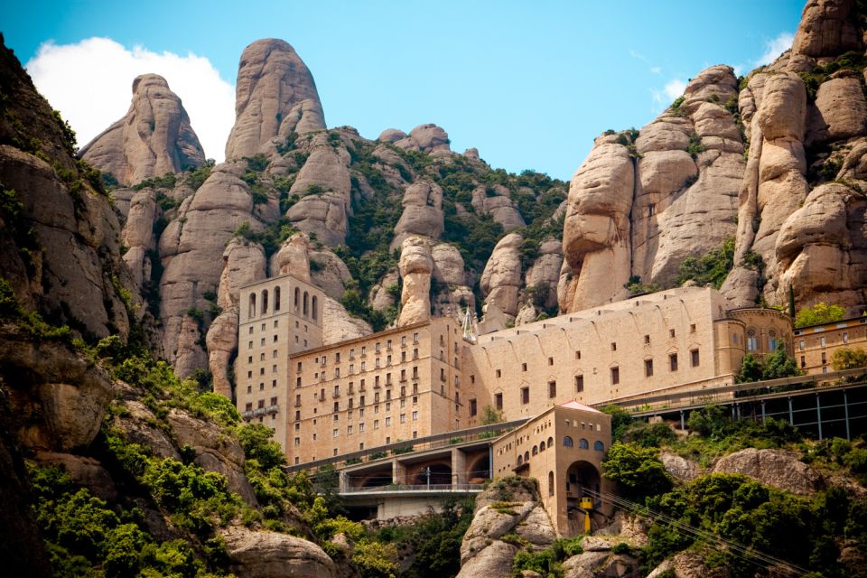 From Barcelona: Montserrat Guided Tour & Return Bus Transfer - Itinerary