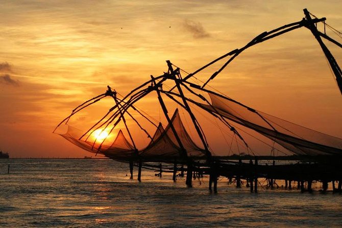 From Cochin Port: Backwaters by Houseboat & Chinese Nets - Itinerary Highlights