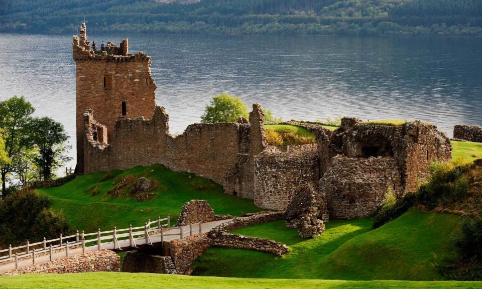 From Edinburgh: Loch Ness & Inverness Tour in Spanish - Itinerary Highlights